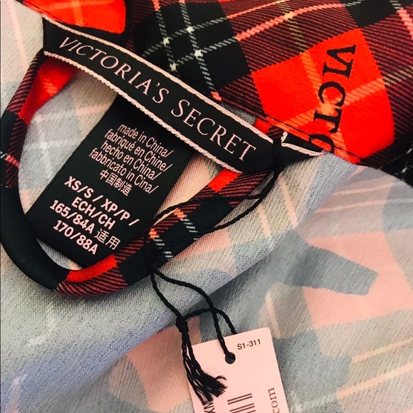 Victoria’s Secret NWT Silky Satin Robe Kimono - Picture 3 of 3